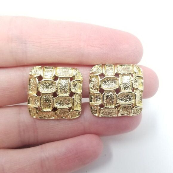 Vintage Textured Square Clip On Earrings, Gold Tone Woven Design, Retro Estate - Picture 6 of 6